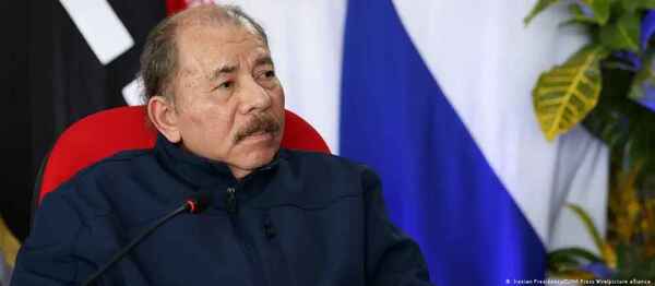 Ortega llama "traidor" a Petro y "pinochetito" a Boric