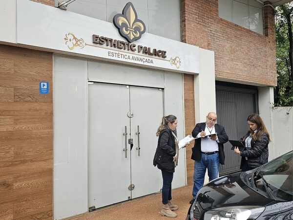 Intervienen “Esthetic Palace” de las 'doctoras Barbie'
