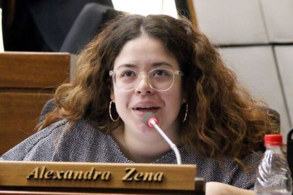 Diputada califica de traidores y embaucadores a legisladores que abandonaron Cruzada Nacional para ir a la ANR - El Trueno