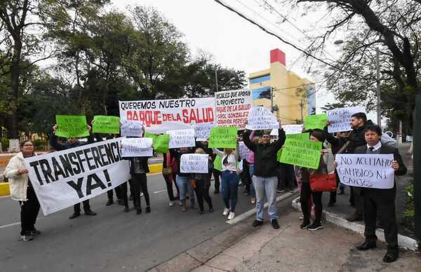 Diario HOY | Disputa por terreno: vecinos de Lambaré se manifiestan