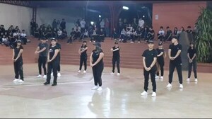Bachillerato comercial del CREE celebra la juventud con colorida competencia de alegorías