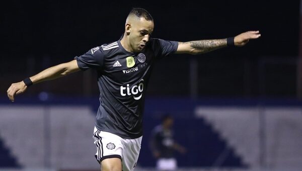Versus / Luis De la Cruz y un fuerte reclamo a Olimpia: "Una locura que un club tan grande se maneje así"