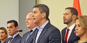 Santiago Pe帽a env铆a al Congreso ley con medidas extraordinarias para ordenar finanzas en Paraguay - Revista PLUS