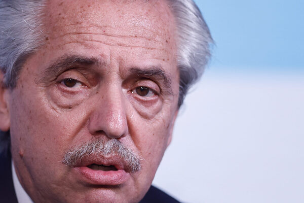 El presidente de Argentina se suma a "paro activo" en obras públicas de tono electoral - MarketData