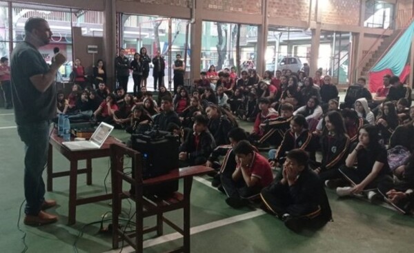 Con charlas educativas, abordan prevención de suicidio en escuela