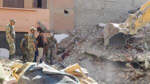 Los equipos de rescate siguen buscando cadáveres en Marruecos entre escombros y temblores