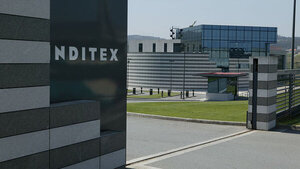 Inditex ampl铆a su ganancia a 2.513 millones de euros en su primer semestre fiscal - Revista PLUS