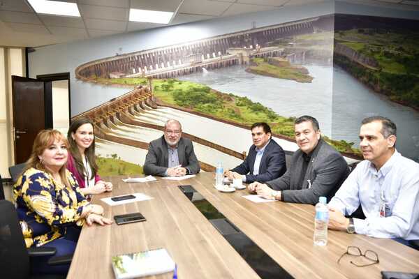 ITAIPU y MUVH fortalecen colaboración para viviendas sociales