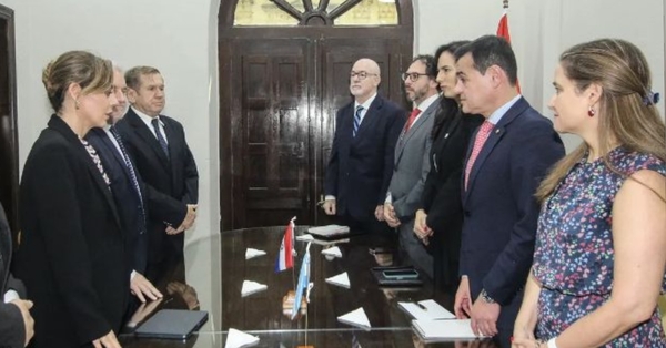 Paraguay reconoce el “derecho” a cobrar el peaje en la hidrovía, según la secretaria de Energía de Argentina