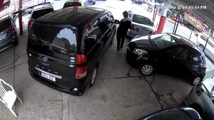Un grupo armado robó dos vehículos de una playa de vehículos en Ñemby - Policiales - ABC Color