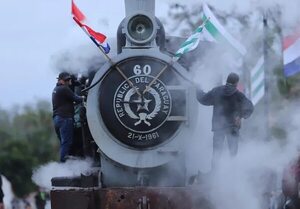 Tren a vapor “El Inglés” emociona a su paso en la ciudad de Ypacaraí - Nacionales - ABC Color