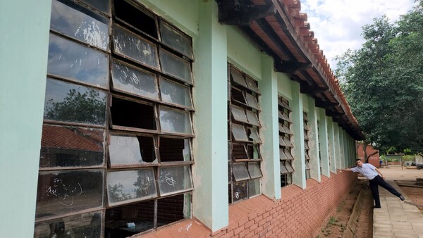 En Concepción, la dejadez estatal y el mal tiempo desmantelan escuelas