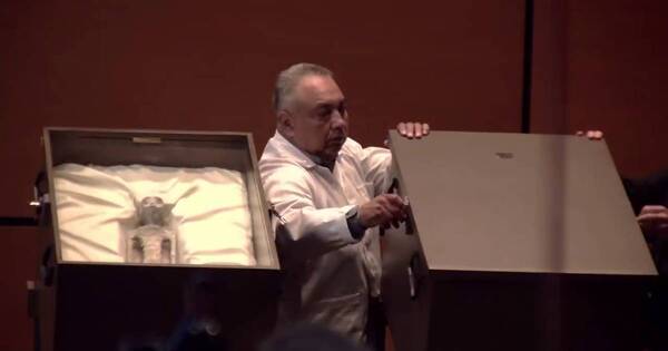 La Nación / Asombro y burlas por las “momias de Nazca” en el Congreso mexicano