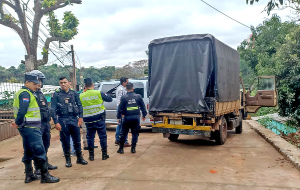 Falsos policías roban camioncito repleto de mercadería en asalto tipo comando - La Clave