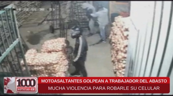 Golpean a trabajador del Abasto para robarle el celular | 1000 Noticias