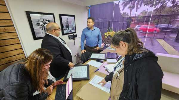 Nadie dio la cara y clausuran local de estética tras denuncia de mala praxis - La Clave