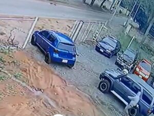 Roban una camioneta de una playa de venta de autos en Ñemby · Radio Monumental 1080 AM