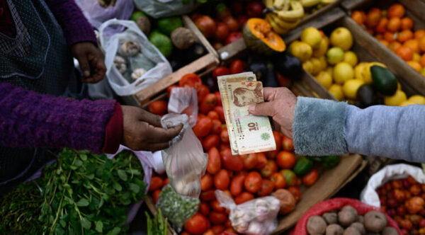 Argentina registra su mayor inflación mensual en tres décadas