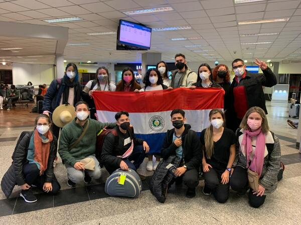 Becarios de Becal logran reinserción laboral en el semestre de haber retornado al país - .::Agencia IP::.