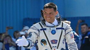 Un astronauta bate un récord al permanecer 355 días en el espacio