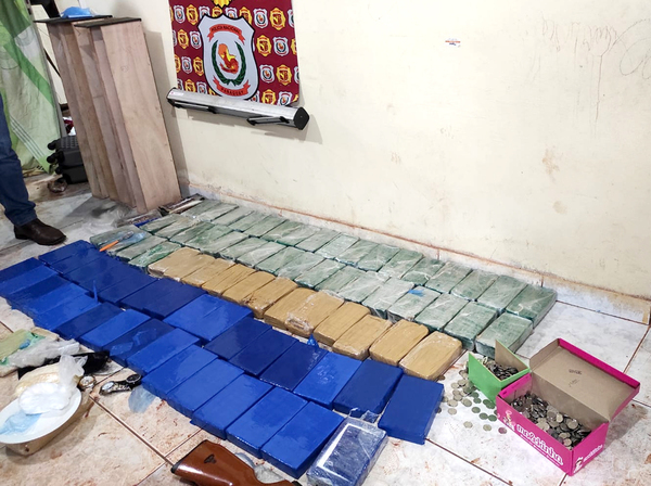 Incautan más de 90 kilos de cocaína, dos vehículos y una moto en allanamiento - La Clave