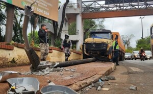 Suboficial fue atropellado por un camión, a metros de la rotonda Oasis