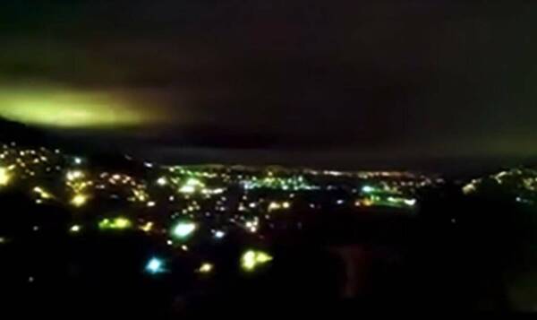 ¿Qué son esas luces en el cielo? Extraño fenómeno ¡que anuncia terremotos!