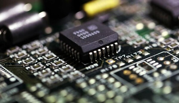 Espías chinos habrían hackeado a Apple y Amazon con Chips más pequeños que un arroz •