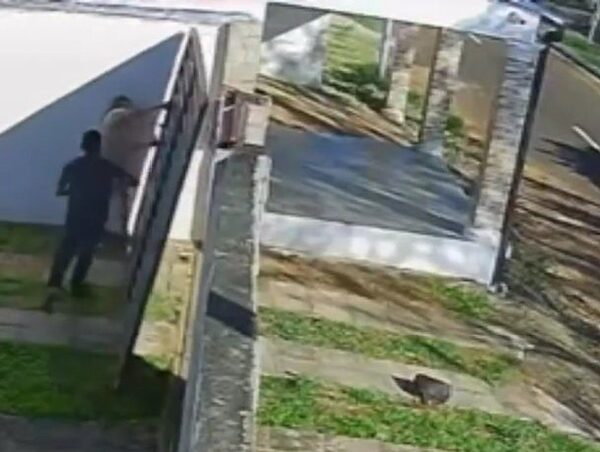 Detienen a joven obsesionado por una mujer que la acosaba y maltrataba en su propia casa · Radio Monumental 1080 AM