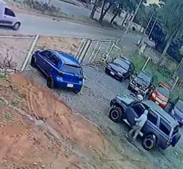 Robaron dos vehículos de una concesionaria en Ñemby