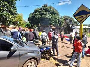 Cierre del camino e incidentes en B° Itá Paso por cortes de la ANDE