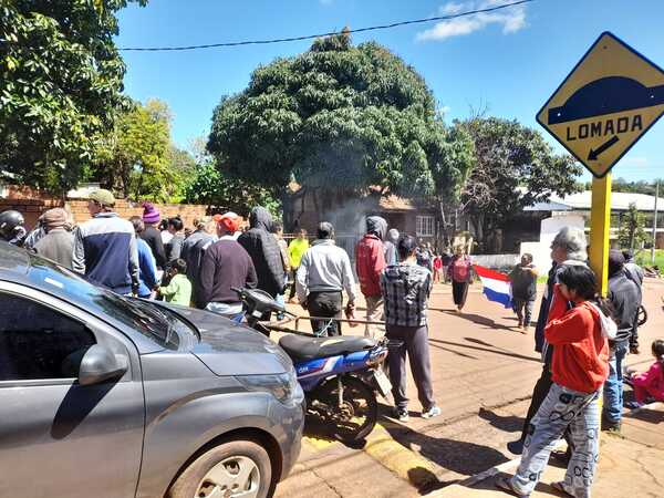 Cierre del camino e incidentes en B° Itá Paso por cortes de la ANDE