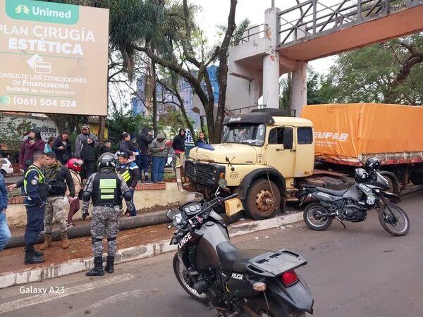 Agente del Grupo Lince resulta lesionado en accidente - ABC en el Este - ABC Color