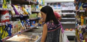 S煤bita devaluaci贸n en Argentina empuja inflaci贸n a su mayor nivel desde 1991: 124,4% interanual en agosto - Revista PLUS