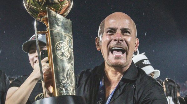 Versus / ¿Es "vende humo"?, Cardona respondió a sus detractores