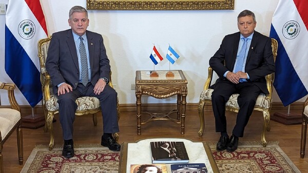 Embajador argentino pone paños fríos a tensión por hidrovía, pero no retrocede en su postura