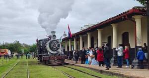 La Nación / Gran furor y emoción generó la reactivación de la locomotora 60 en Ypacaraí