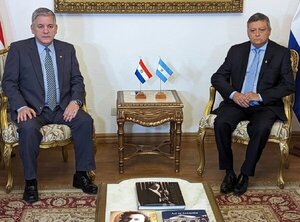 Gobierno paraguayo expresa “malestar” por declaraciones de embajador argentino · Radio Monumental 1080 AM