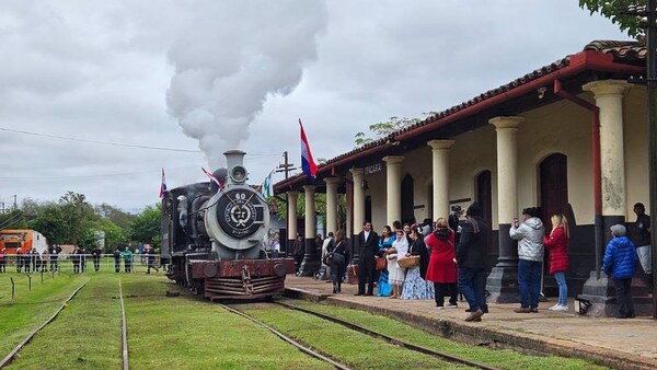 Gran furor y emoción generó la reactivación de la locomotora 60 en Ypacaraí - Noticiero Paraguay
