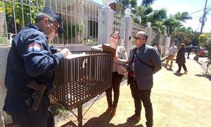 Abogado y oficial de justicia intentan desalojar a moradora del Área 2 con prepotencia e ilegalidad