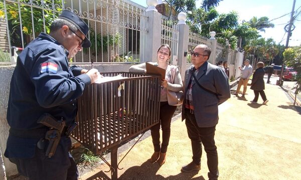Abogado y oficial de justicia intentan desalojar a moradora del Área 2 con prepotencia e ilegalidad