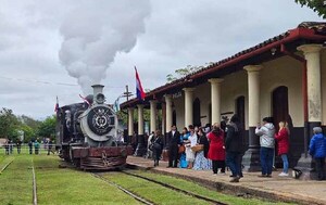 Gran furor y emoción generó la reactivación de la locomotora 60 en Ypacaraí – Prensa 5