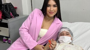 Laurys Dyva no se despega de su ahijada Mía en el hospital