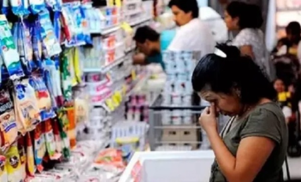 ¡Argentina en crisis! Inflación dispara a 12,4% en agosto, la mayor desde 1991