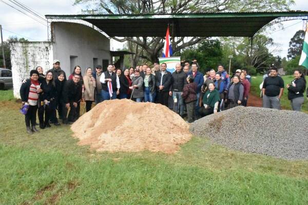 DAN PALADA INICIAL PARA LA CONSTRUCCIÓN DE UN SALÓN COMUNITARIO EN CAMBYRETÁ