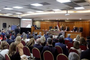 Juristas de alto nivel debaten en Paraguay sobre los "Desafíos y Riesgos de la Democracia Global" - Judiciales.net