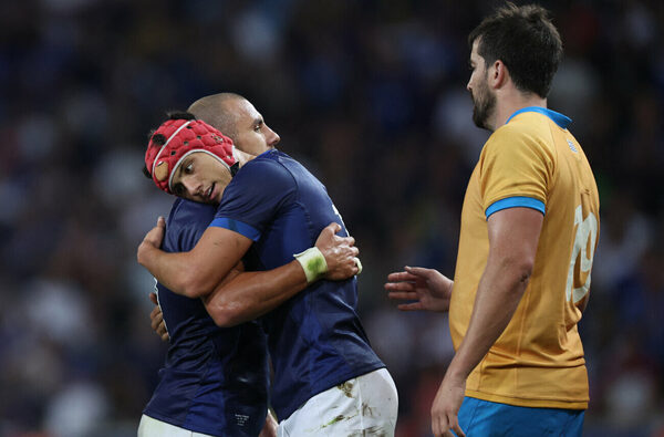 Versus / Uruguay "cae de pie" en su debut ante la anfitriona Francia