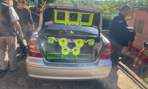 Localizan vehículo utilizado en asalto a depósito