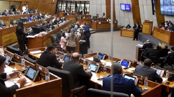 Cuestionados intendentes de Ñemby, Valenzuela y Puerto Casado son salvados tras pacto en Diputados - Noticias Paraguay