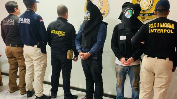 Expulsan del país a dos brasileños con órdenes de captura